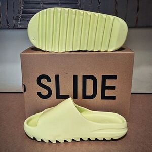 NEW Men's 11 Adidas YZY Yeezy slides Deadstock - Glow Green color